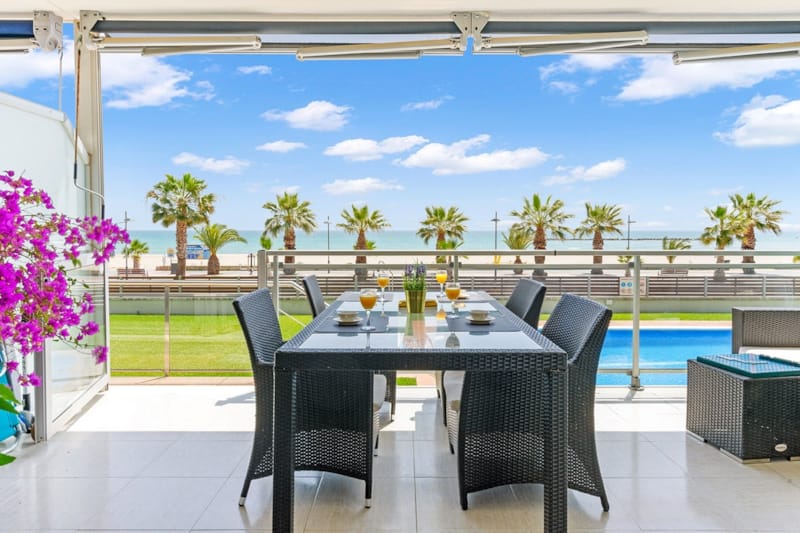 Beachfront flat for sale in Cubelles